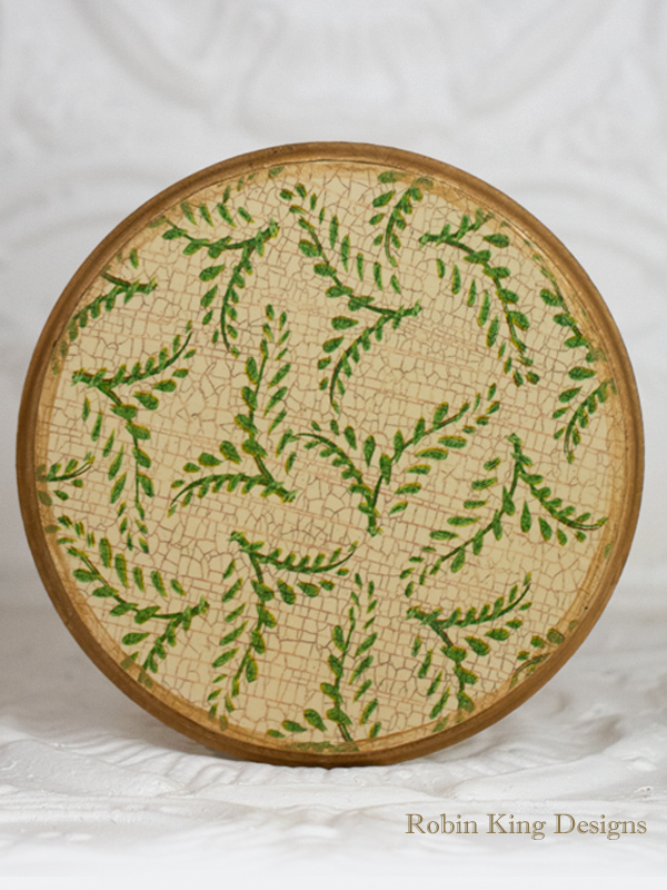 Green Toss on Ivory Wood Plaque 8.5 Inches